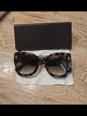 Fendi Black and Brown FF Logo Square Sunglasses